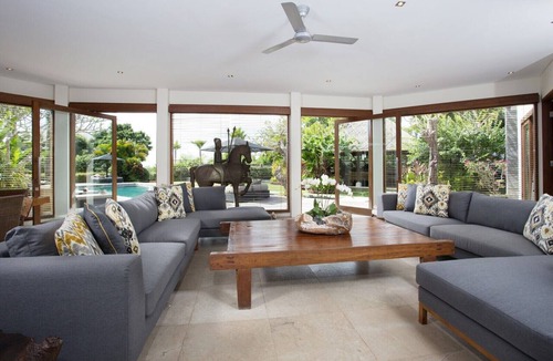 Jimbaran Bay Villa | Fascinating 6BR Villa Located In Jimbaran! - Comes W/8Hr Car + Driver Services!