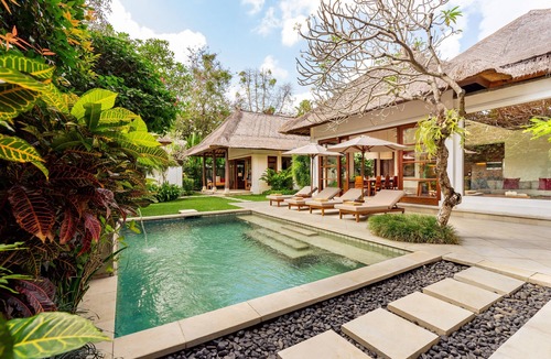Jimbaran Bay Villa | Five minutes walk to Jimbaran beach - Four Bedrooms holiday home private pool