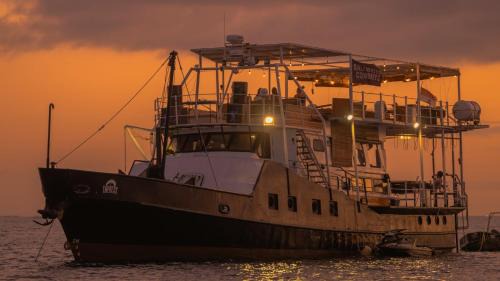 Uluwatu Boat Rental | Floating Ship Hotel in Uluwatu with Sixteen beds