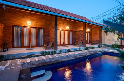 Tumbak Bayuh Villa | For Travellers Who Miss Home! Private Room with High Speed Wifi & Great Location