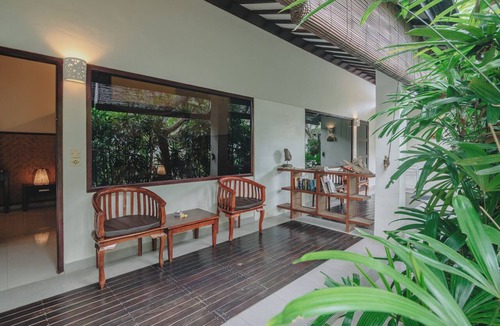 Lovina Hotel | Frangipani Beach Hotel