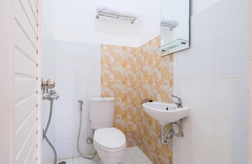 Depok House | Full House 6 BR with Privat Pool near Maguwoharjo Stadium @FHStay Maguwo