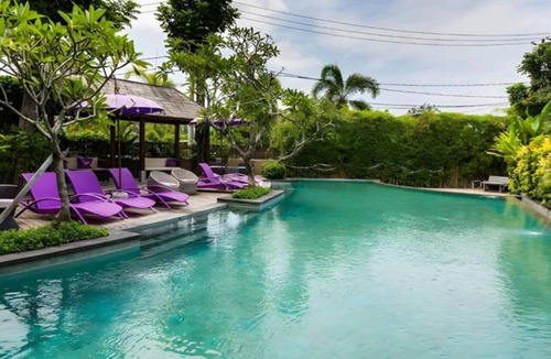 Mumbul Villa | Georgeous 2-Bed Villa with HiSpeed WiFi, Fitness Room, AC and Private Carspace.