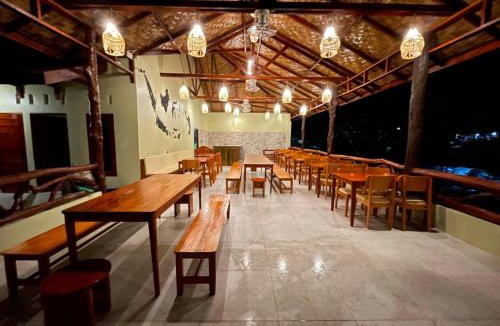 Bukit Lawang Hotel | Gino's Jungle Lodge - Restaurant & Jungle Trekking