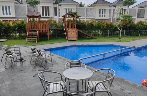 Pekanbaru House | Golden Sleep Villa Tenayan Homestay Near Mal Pekanbaru