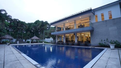 Ciumbuleuit Hotel | Grand Arjuna Hotel