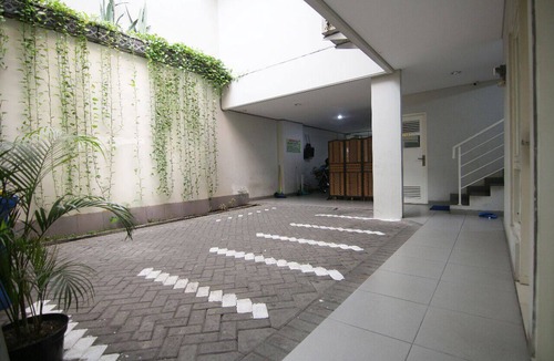 Darmo House | Great location, 10 minutes Tunjungan Plaza