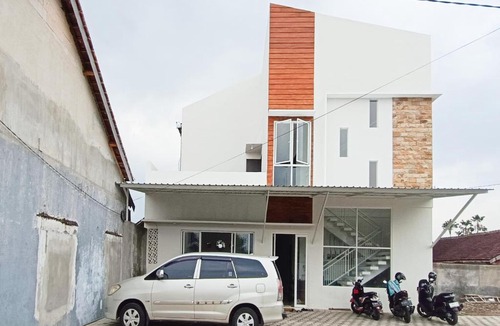 Patrang Hotel | Happy Family Homestay Jember Mitra RedDoorz
