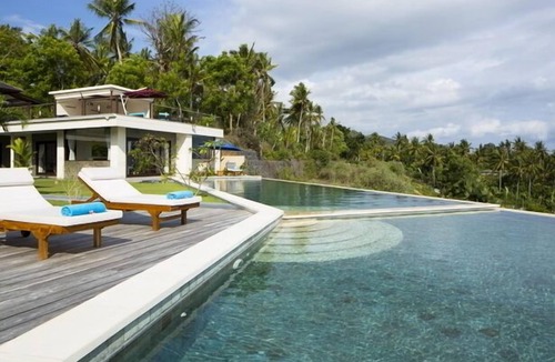 Candi Dasa Villa | Heavenly 4BR Villa, Candidasa! 6Min Drive To The Beach! W/HUGE! Swimming Pool!