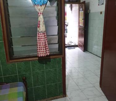 Gubeng House | Homestay Mas Arjuna - Female Only