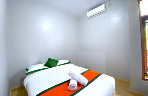 Ngaglik House | Homestay Syariah Dekat UII Kolam Renang Pribadi By Simply Homy
