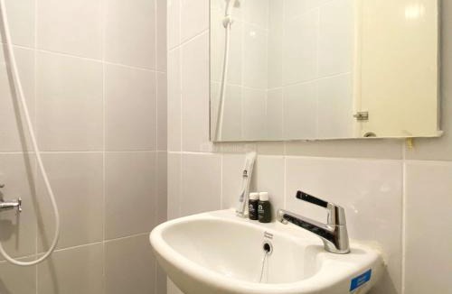 Old Jakarta Apartment | Homey and Restful Studio Room Tokyo Riverside PIK 2 Apartment By Travelio