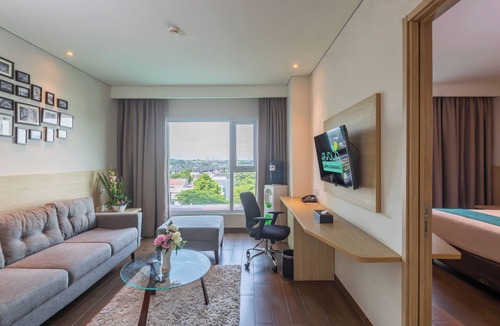 Cikarang Hotel | Hotel AYOLA Lippo Cikarang