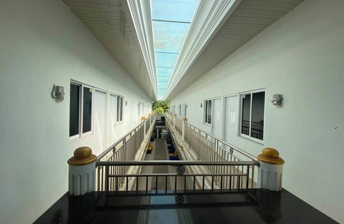 Dukupuntang Hotel | Hotel O near Mitra Plumbon Hospital