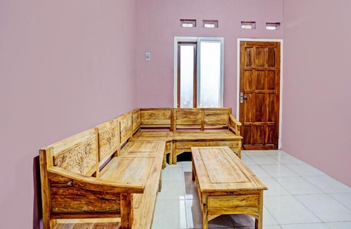 Rogojampi Hotel | Hotel O Sobat Ijen HomestayNearSungai Prengsengan
