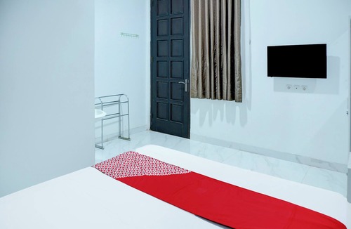 North Cirebon Hotel | Hotel O Stasiun Cirebon Kejaksan Near Alun Alun Cirebon Formerly Family Homestay