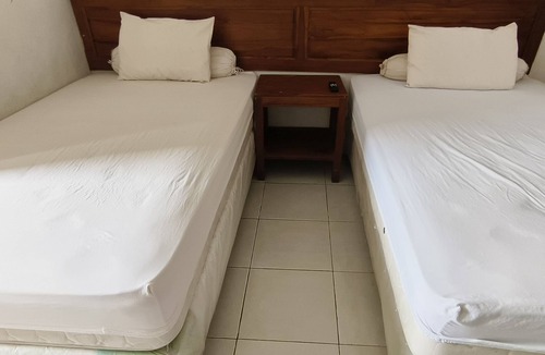 Banjarmasin Hotel | Hotel O Wisma Hamalau SyariahNearPulau Bromo Pedestrian Bridge