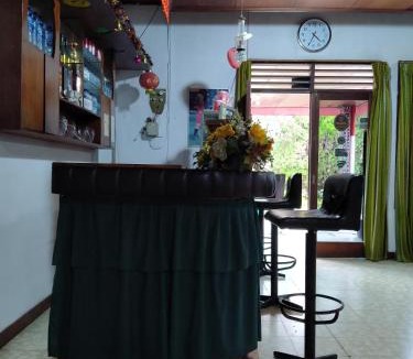 Parapat Hotel | Hotel Olibert Parapat Ajibata Mitra RedDoorz