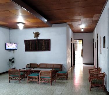 Parapat Hotel | Hotel Olibert Parapat Ajibata Mitra RedDoorz