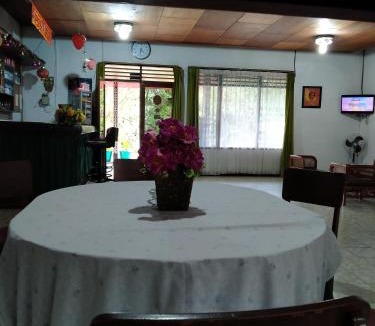 Parapat Hotel | Hotel Olibert Parapat Ajibata Mitra RedDoorz
