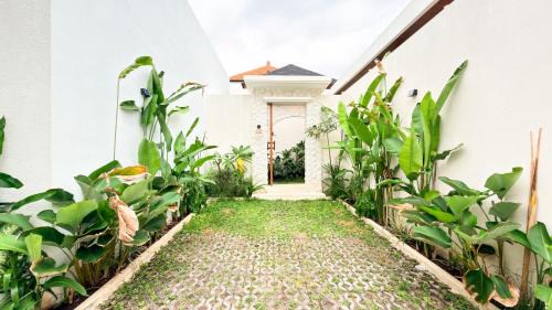 Kuta Villa | House of Rakiki Legian - 2 Bedrooms Private Villa in central Legian close to Beach - Small construction next door