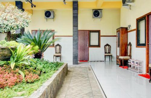 Kediri Hotel | HP Residence Mitra RedDoorz near Alun Alun Kediri