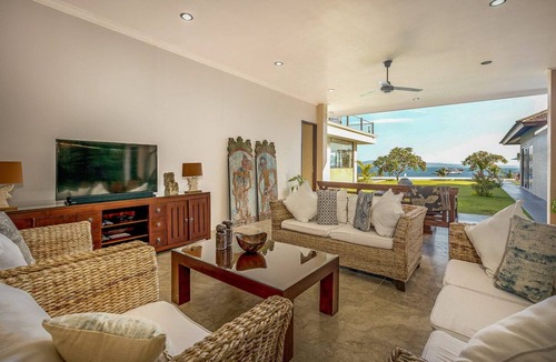 Candi Dasa Villa | In 1 word: WOW! Unique, Breathtaking and Luxury!