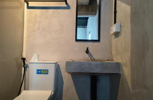 Denpasar Barat Apartment | Industrial nia room