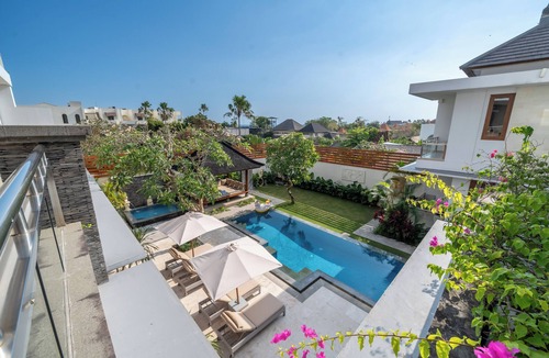 Batu Bolong Villa | Jos Villa Canggu - Space for all the Family by the beach