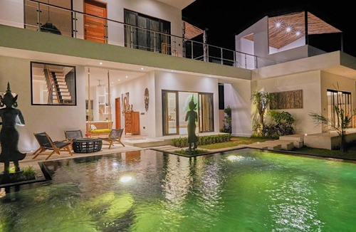 Kelating Villa | Kamalie Bali Villa 4 élégant rooms, rice Fields ,Ocean , Pool, jacuzzi, Rooftop and Staff to take care of you