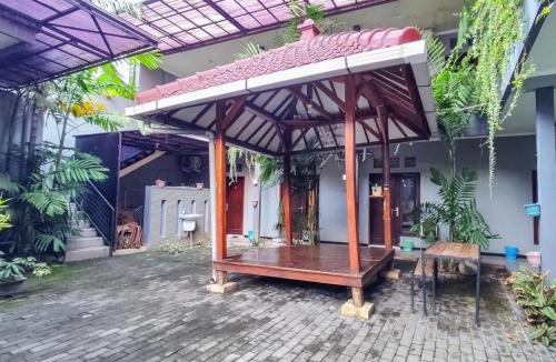Probolinggo Hotel | Kartini Guest House near Alun Alun Probolinggo