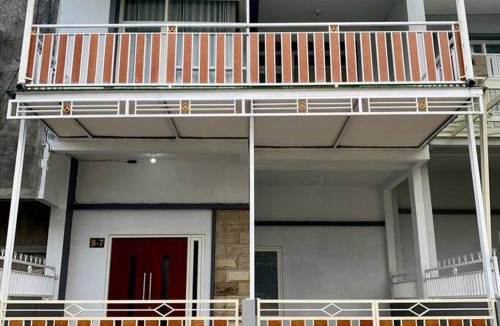 Oro Oro Ombo Villa | Kayz Villa Batu dengan Kolam Renang Pribadi