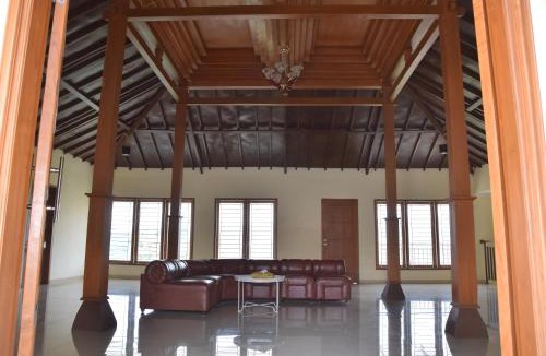 Dago House | Kerinci Hill Holiday Home, Dago Golf (for families only)