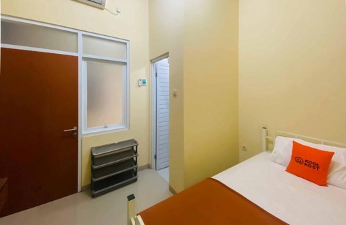 Surabaya Hotel | KoolKost Syariah near Masjid Al Akbar