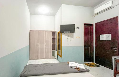 Jombang Hotel | Kusuma Guest House Jombang RedPartner near Station Jombang