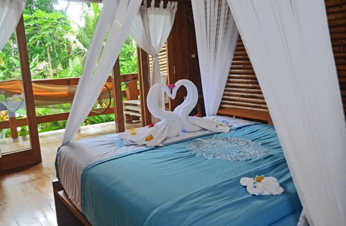 Batu Karas Bed & Breakfast | Lagoona Beach Bungalows