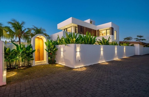 Uluwatu Villa | Large 3 Bedroom Villa in Prime Uluwatu with Pool and Free Airport Pickup