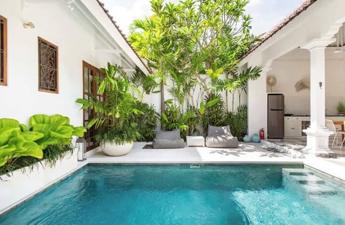 Laksmana Cottage | Lavish Villa Wahah Steps to Seminyak Mall & Beach