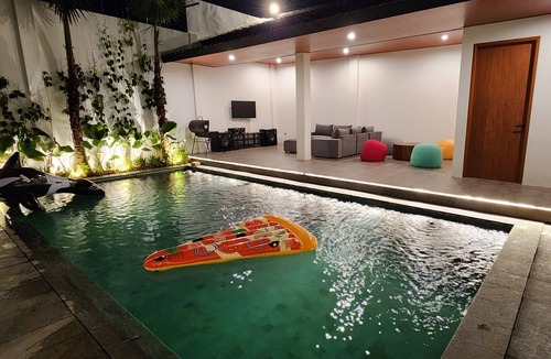 Bandung Villa | LeRoca, Villa with Pool, 15 min to Paris Van Java mall