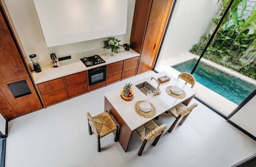 Pererenan Villa | Lily Villa 6 - Modern 2BR in Canggu's Heart w Pool+Beach Nearby