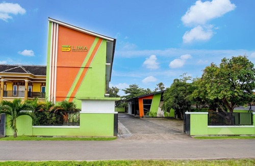 Rajabasa House | Lima Residence Cozy Double