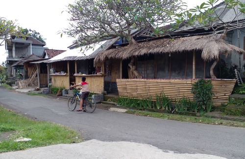 Banjarangkan House | Livin house adalah rumah pedesaan yang kental dengan adat kehidupan di bali