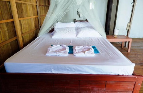 Mansuar Island House | Lumba Lumba Homestay