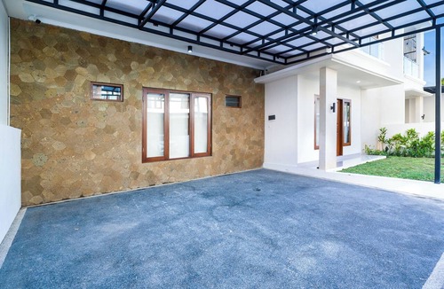 Denpasar Barat Villa | Luxury, 2-Bedroom Villa in Seminyak with Billiard