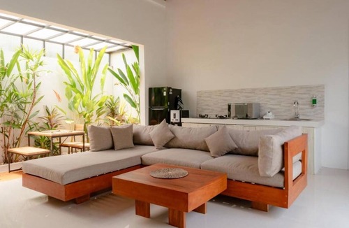 Selong Belanak House | Luxury 3BR Villa Saphira with Private Pool, 3 Min to Selong Belanak Beach