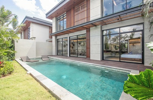 Kuta Selatan Villa | Luxury 5-Bedroom Villa in Canggu, Walk to the Beach