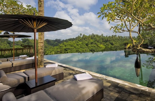 Samplangan Villa | Luxury 5 Beds Villa W/Waterfall, 13Min Drive To Money Forest! -W/Infinity Pool!