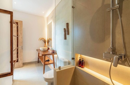 Lodtunduh House | Luxury 6 Br Villa in Ubud w Pool Spa Rice Field