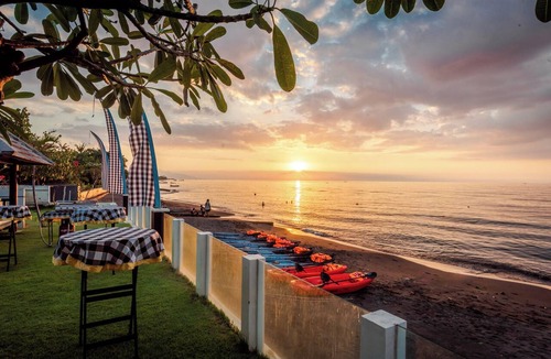 Dencarik Villa | Luxury 6BR Beachfront Villa with Private Pool!