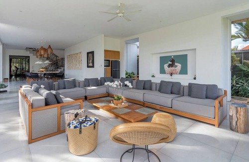Batu Bolong Villa | Luxury and TOP Location in Canggu!